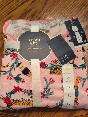 Crown & Ivy Pink Holiday Leopard Floral Pajama Set